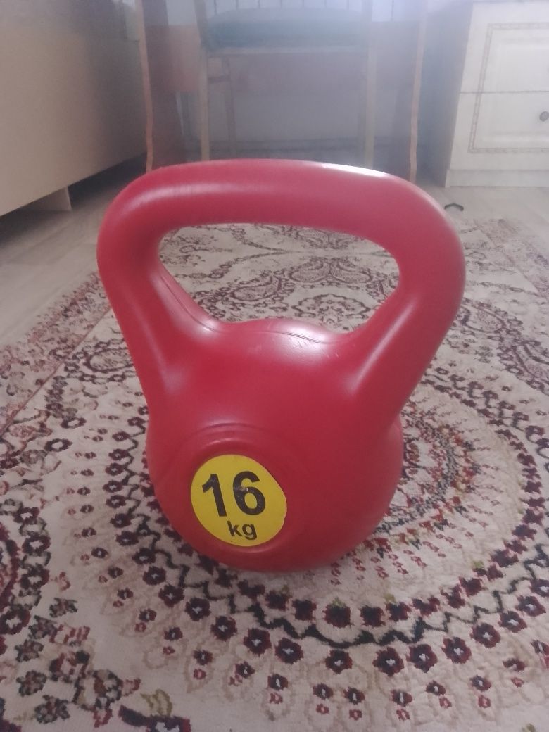 Продам пластиковую гирю 16 кг срочно