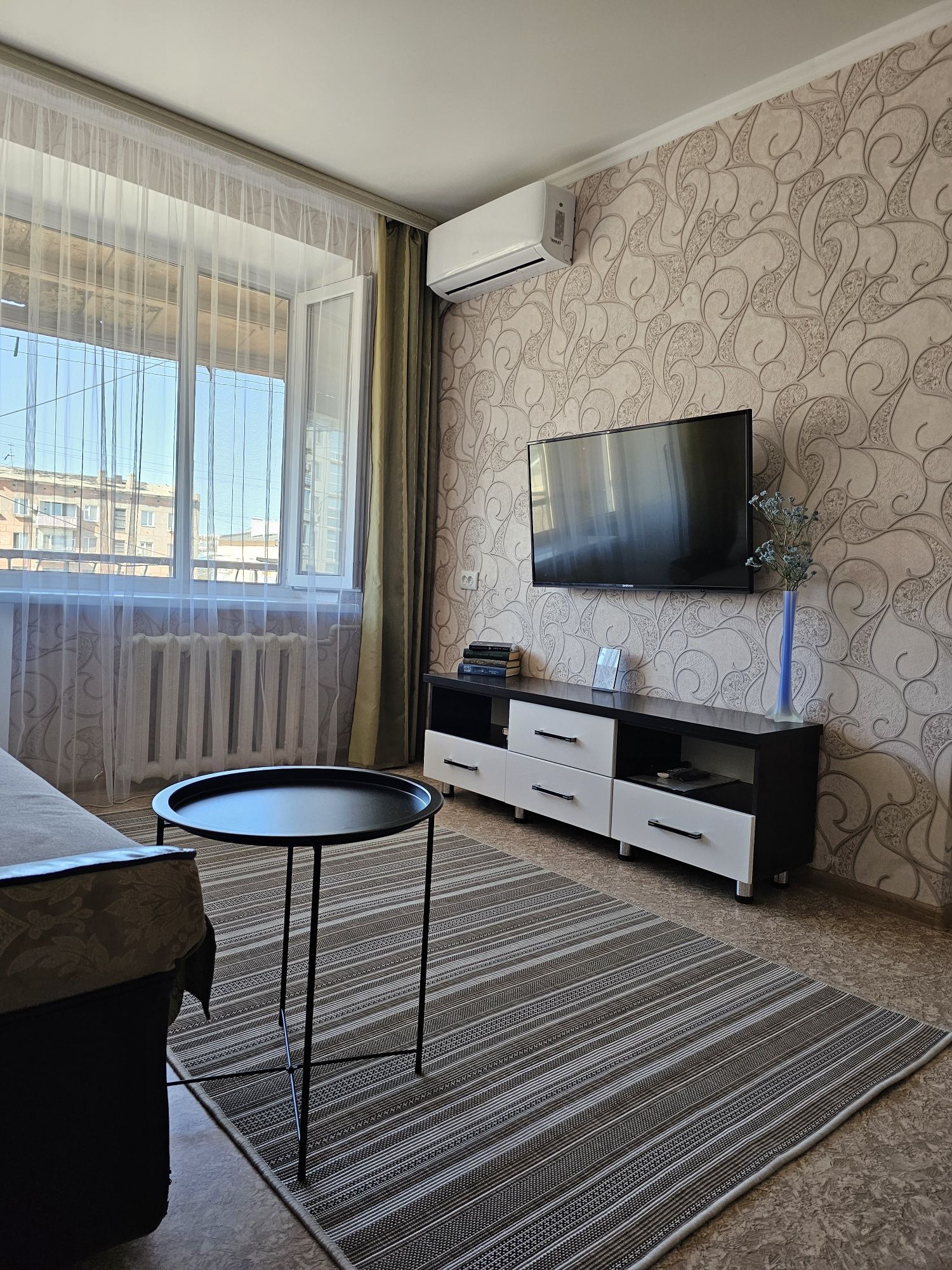 В центре 1-комн. рядом с ДК посуточно