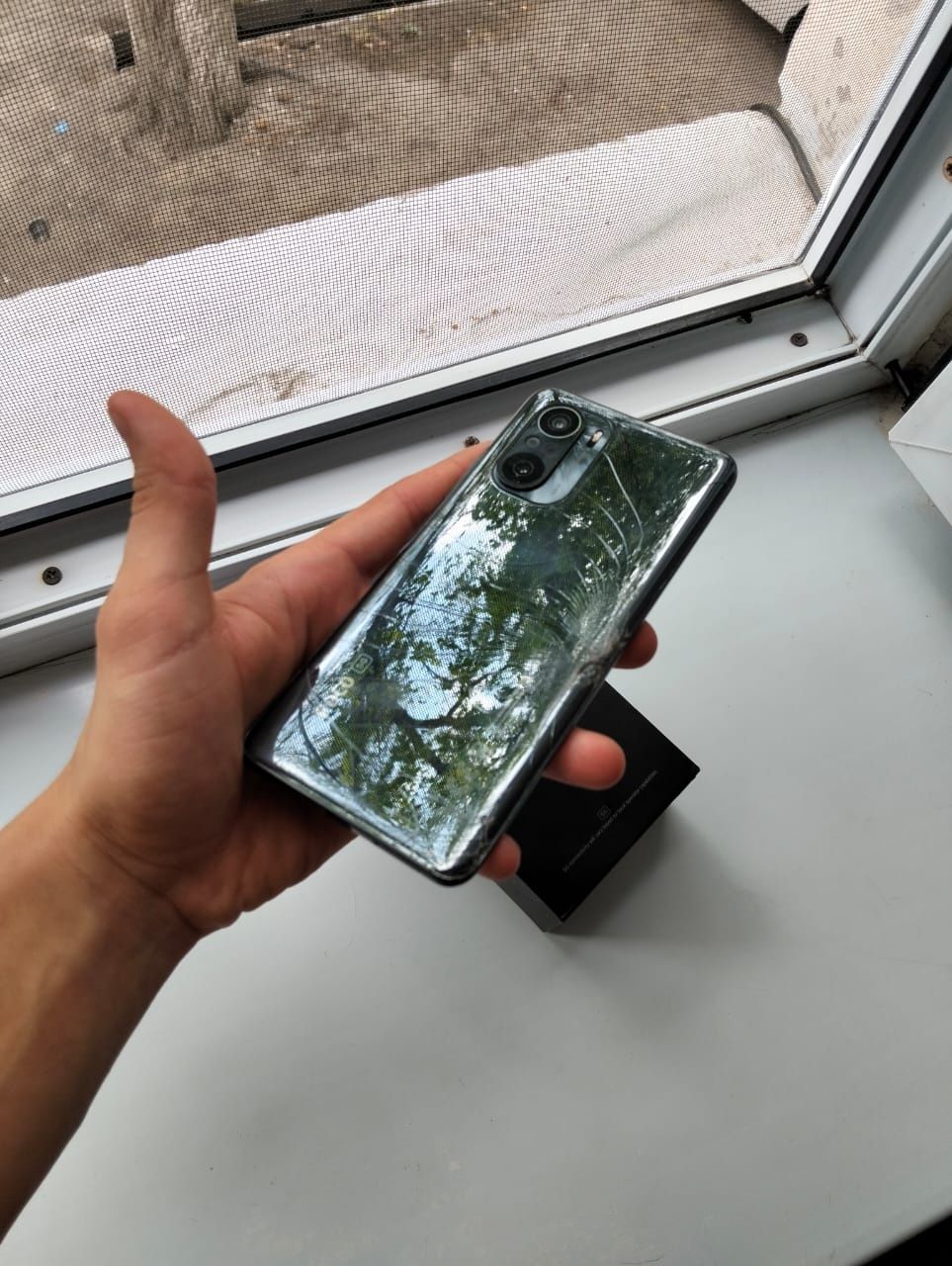 Продам телефон poco f3