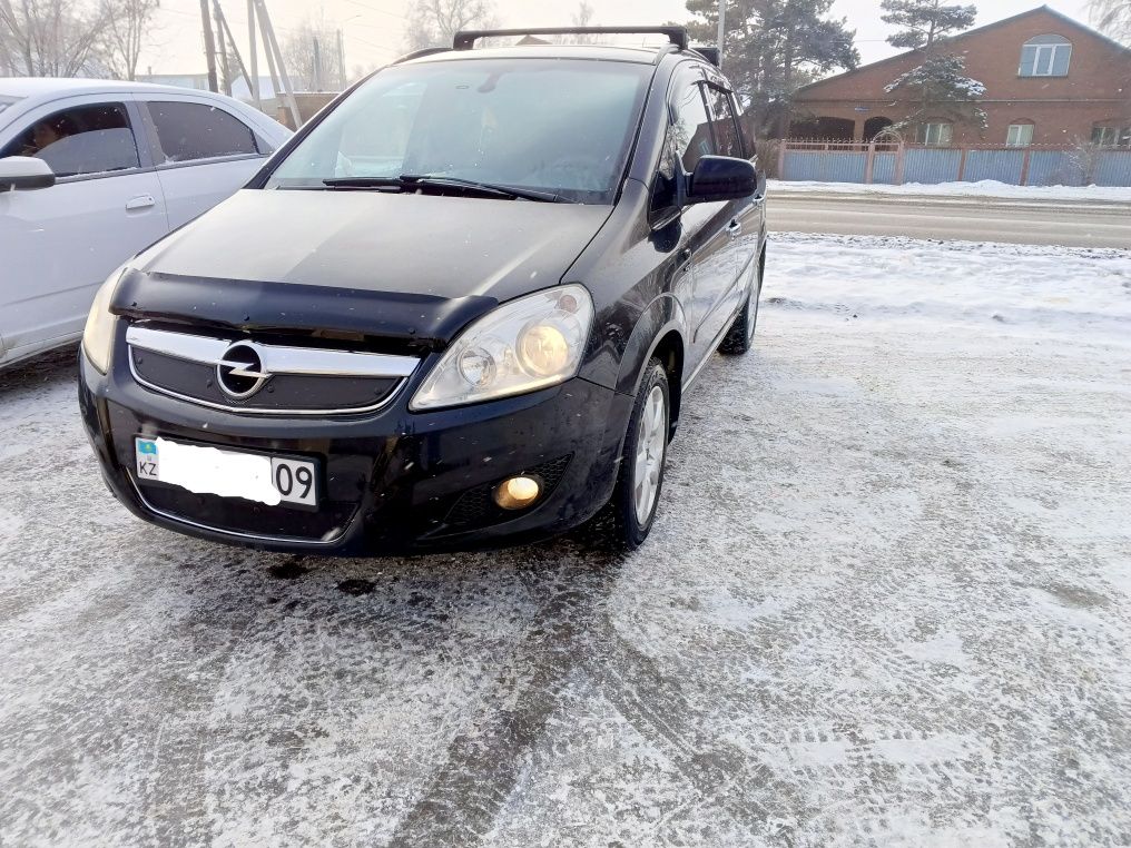 Opel Zafira B 2011 год 1.8