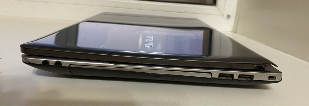 Ноутбук Samsung Core i5 2012 года 4/700 Гбт