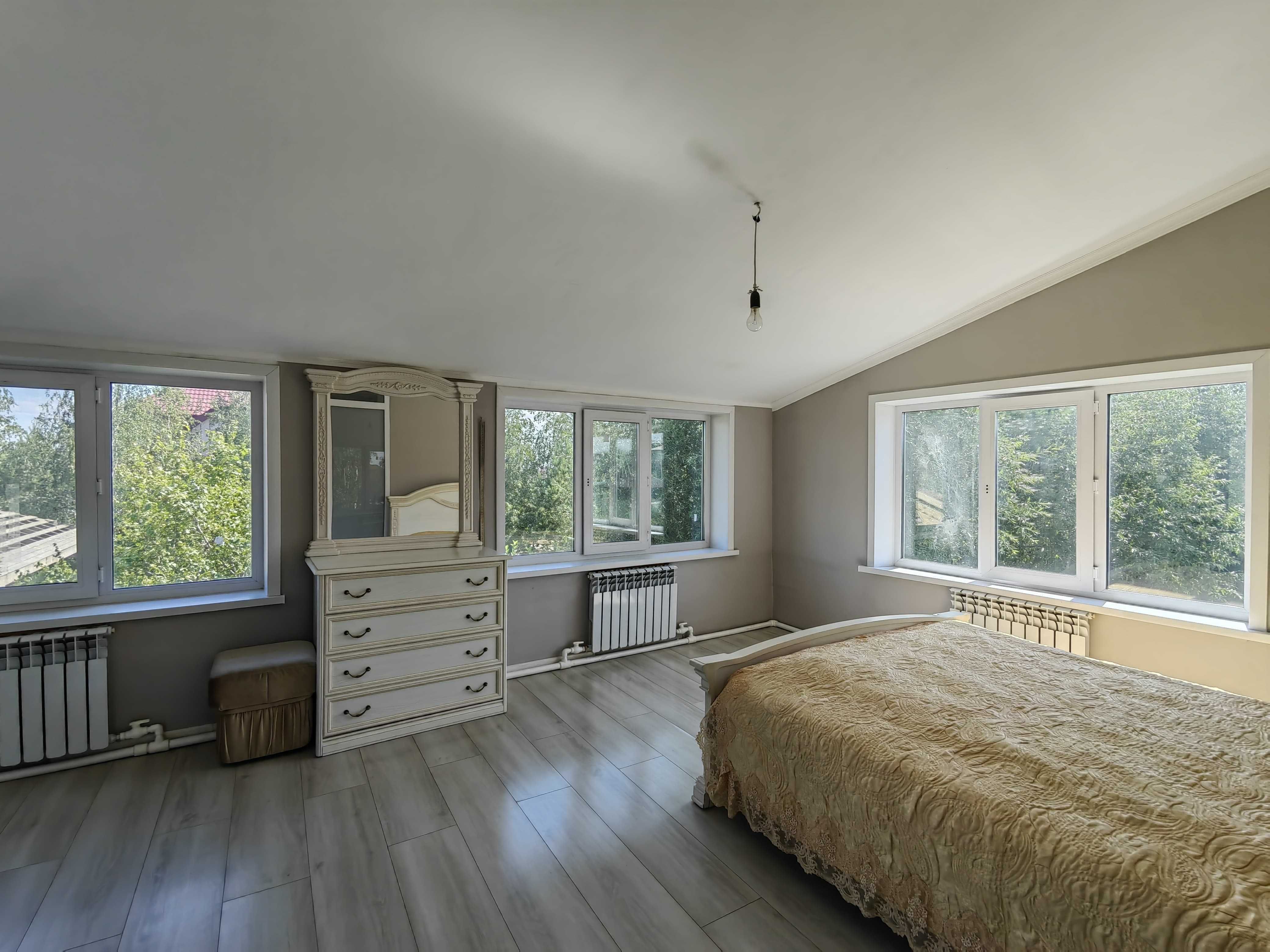 Двухэтажный шестикомнатный дом 170 м² с гаражом и зем уч 9с мкр Кунгей
