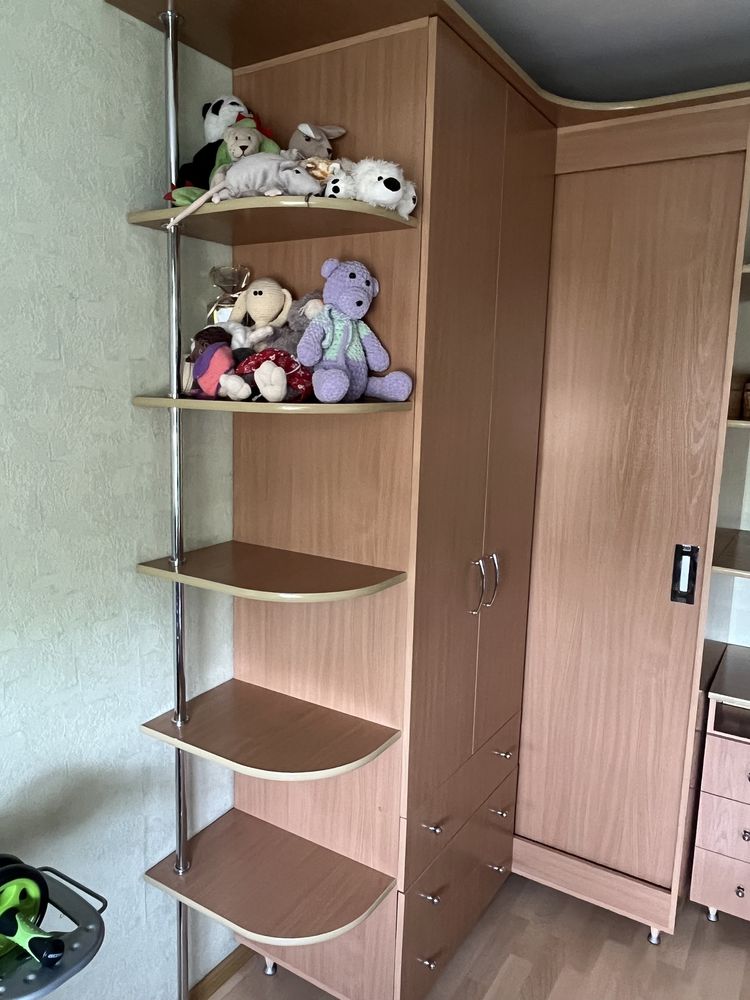 Шкаф угловой