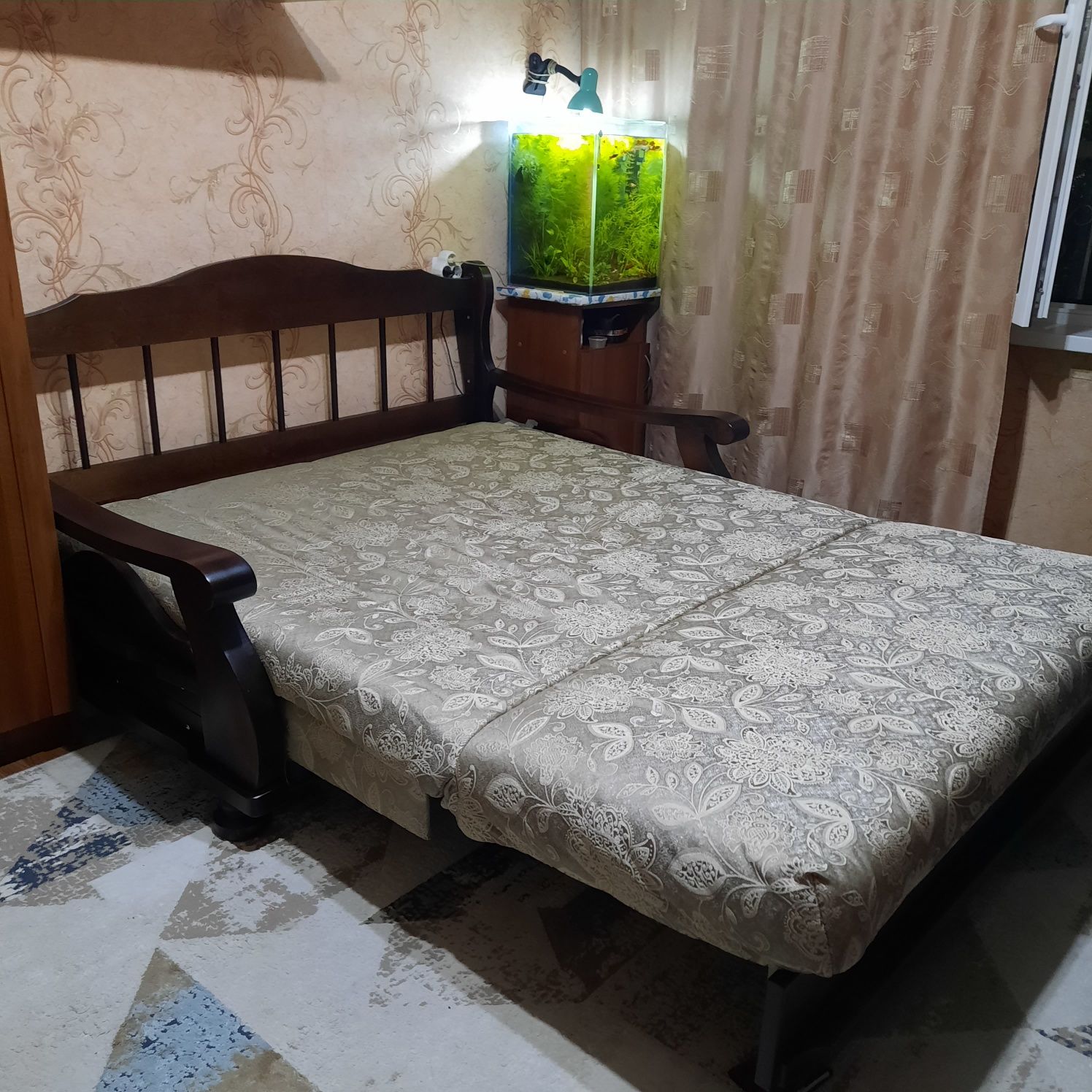 Продам диван кровать раскладной  хорошего качества