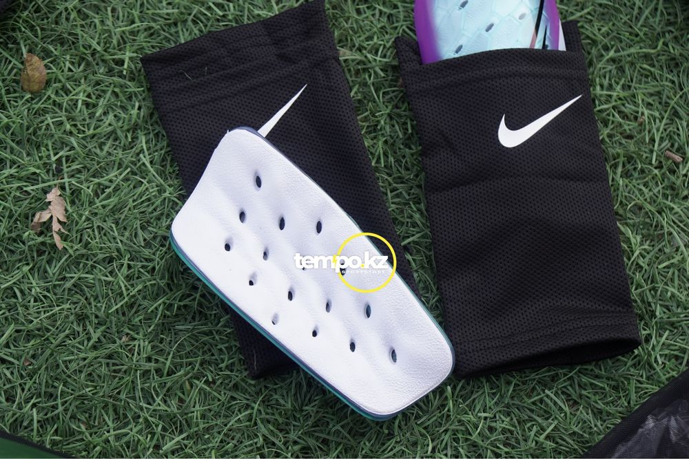 Футбольные щитки Nike Mercurial Lite 2025 в Алматы