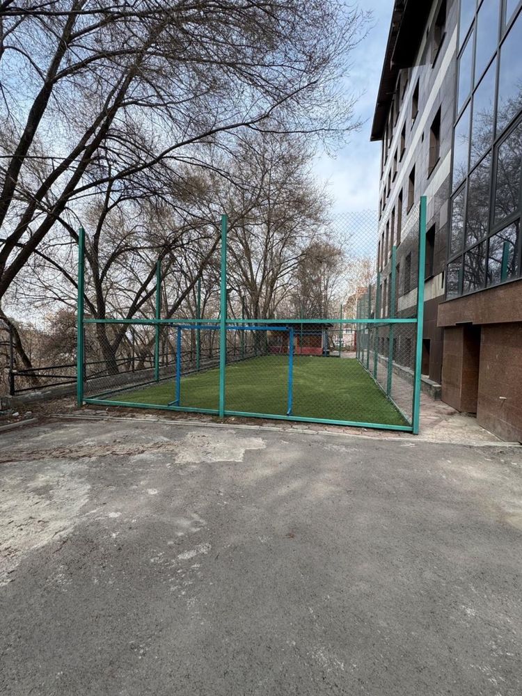 Футбольная площадка срочно продам