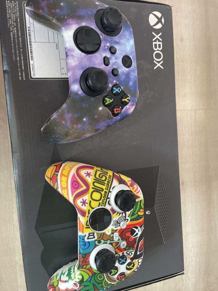 Xbox series X 1tb + 2 геймпада