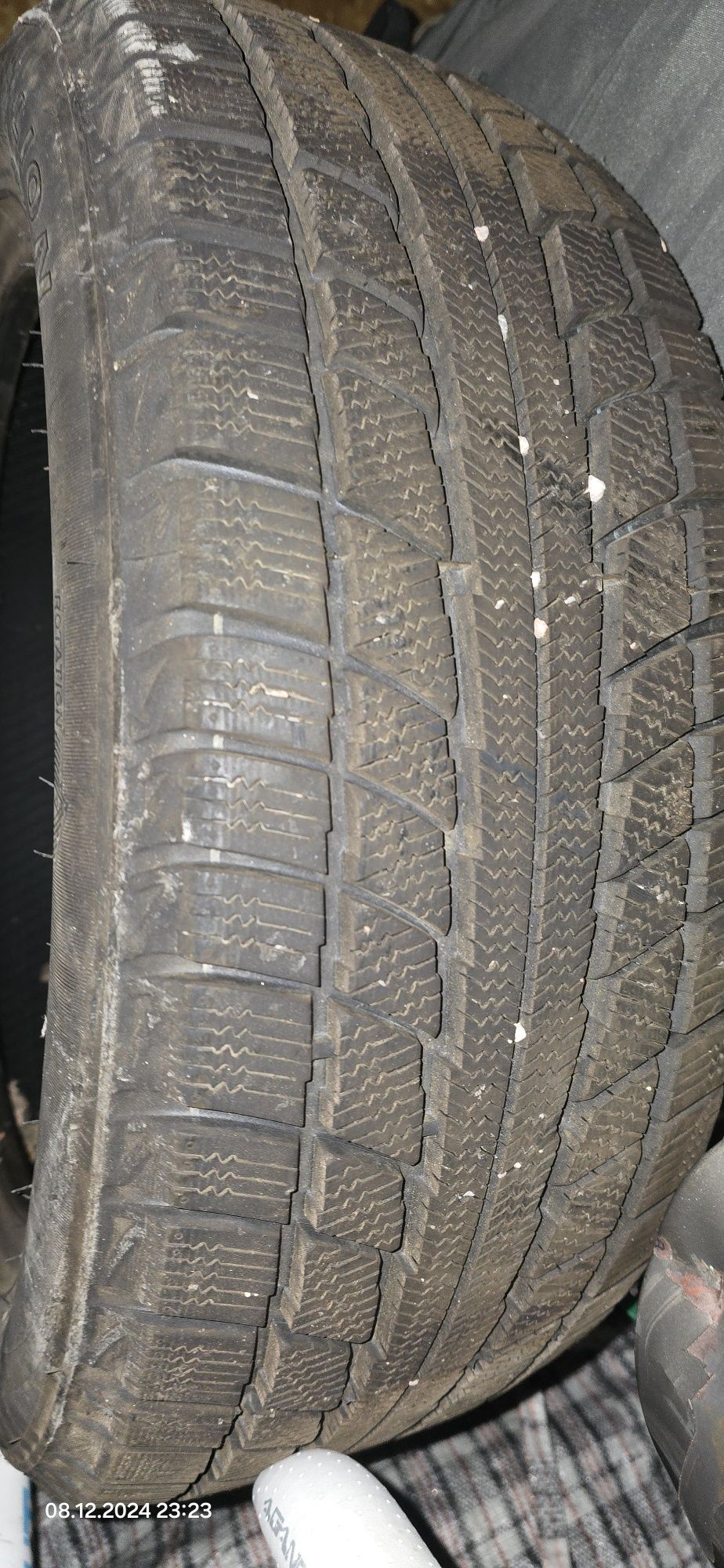 Комплект автомобильных шин 215/55 R17 зимние липучка