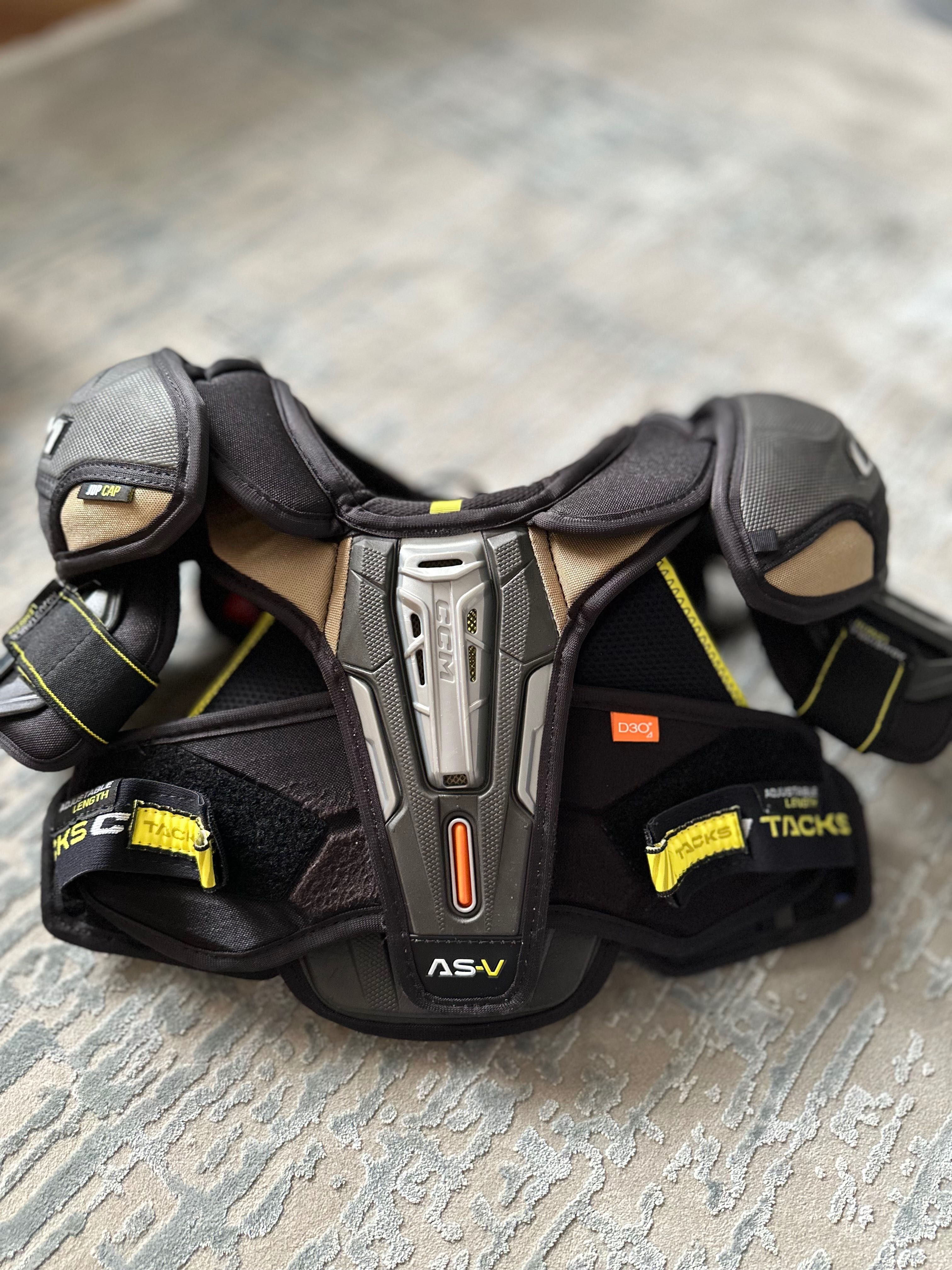 Нагрудник хоккейный CCM TACKS AS-V JR размер М, на  8-10 лет