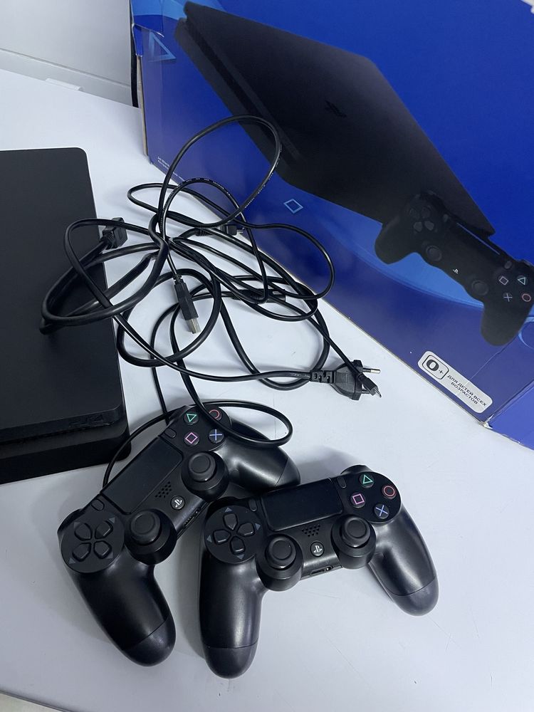 Игровая приставка (плэстейшн)