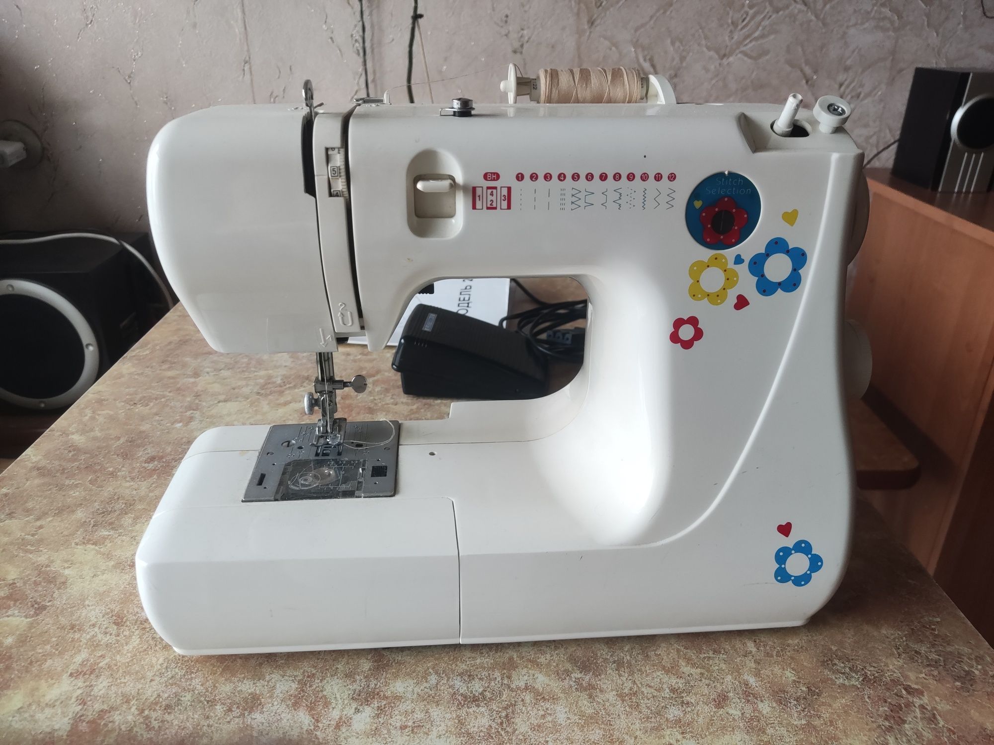 Продам швейную машину