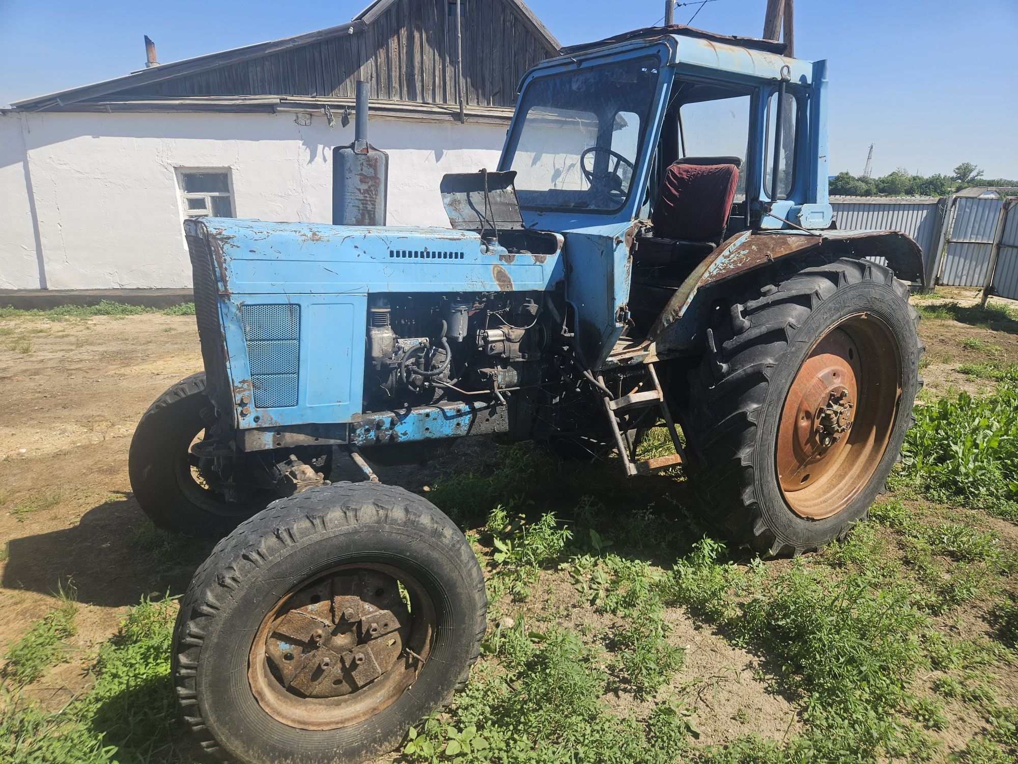 Продам трактор мзт 82