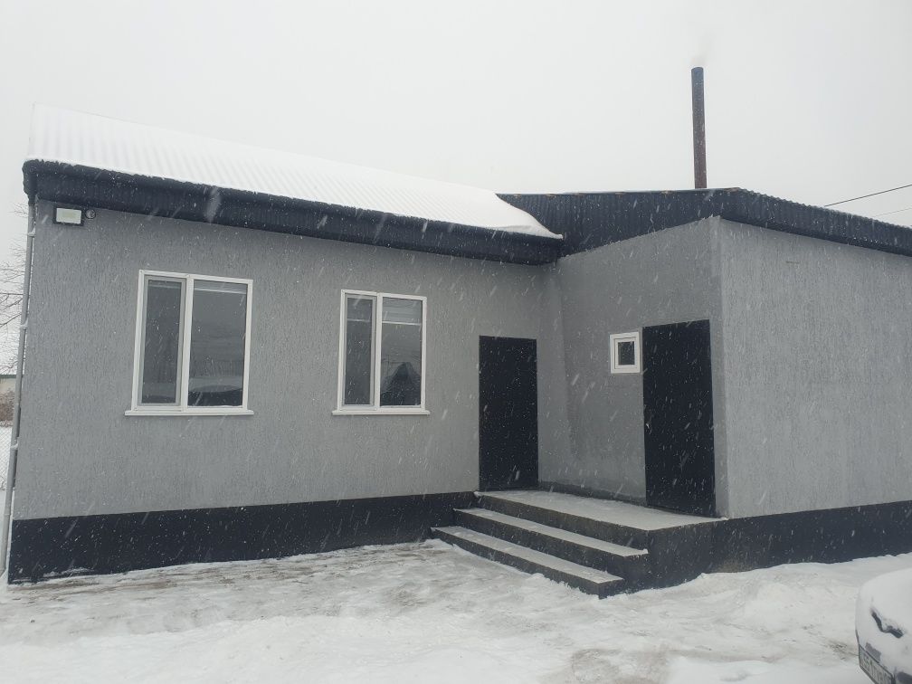 Дом в красном камне