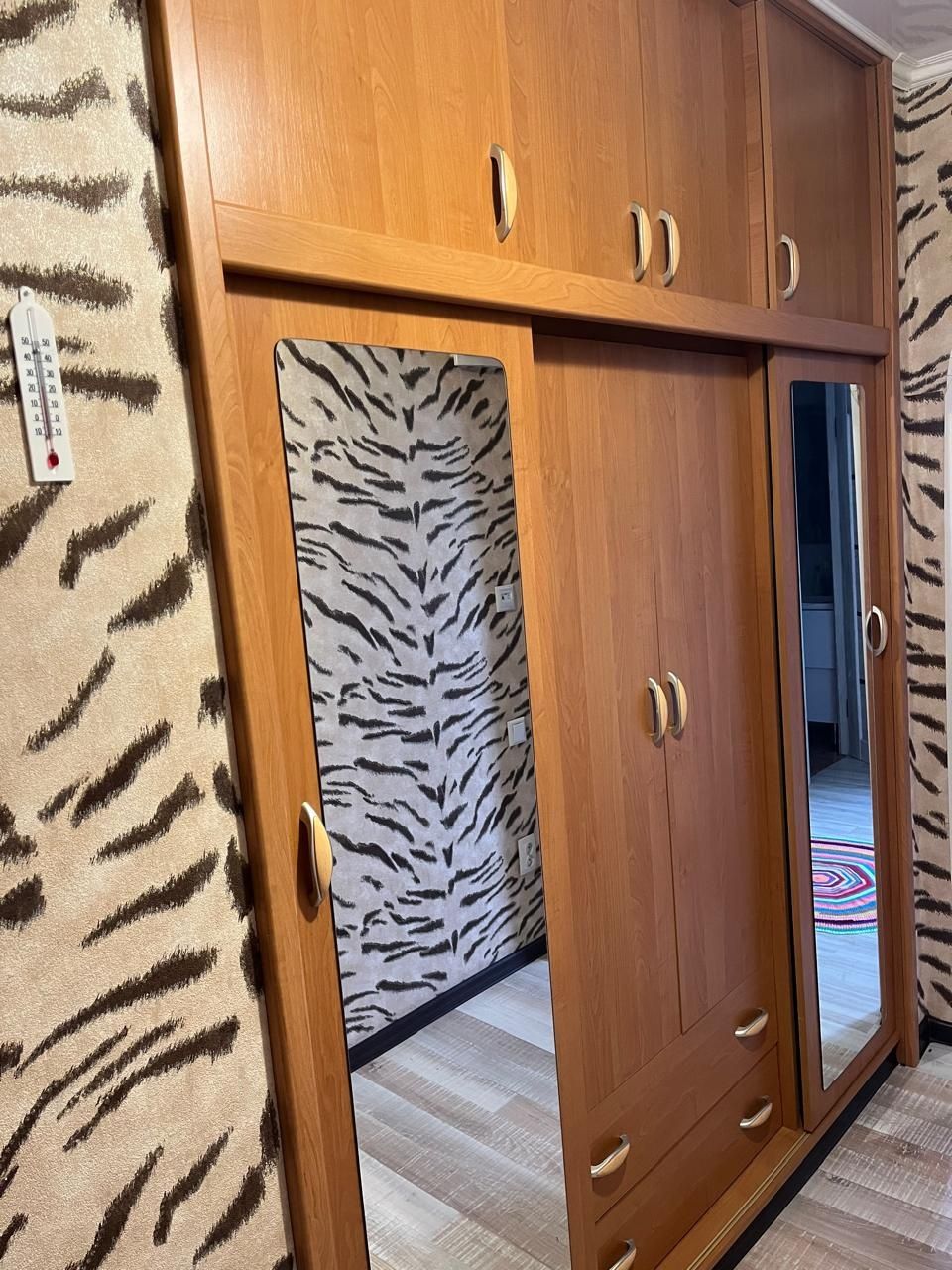 Продам шкаф в  прихожую с раздвижные дверями