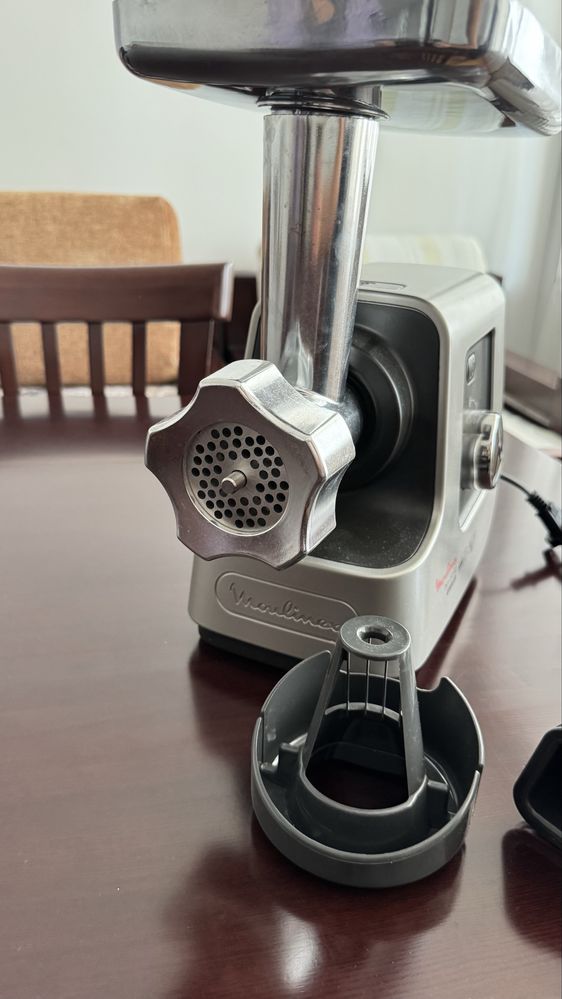 Мясорубка Moulinex hv9