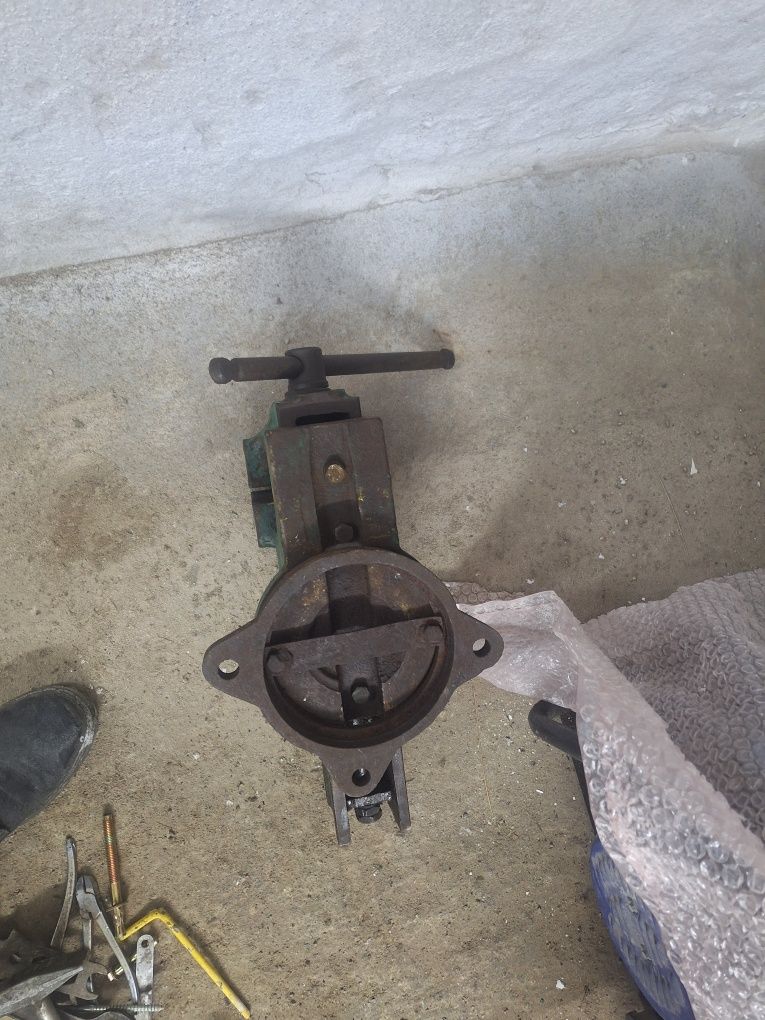 Тиски средние и газбалоны