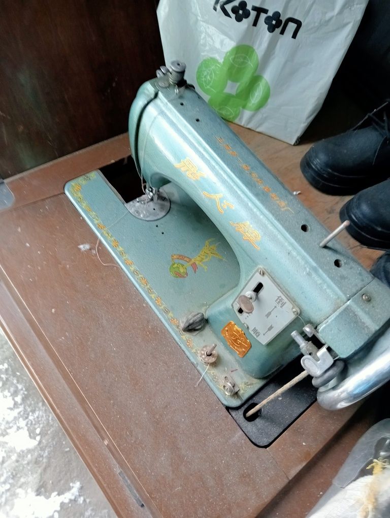 Швейная машина. Ножная.