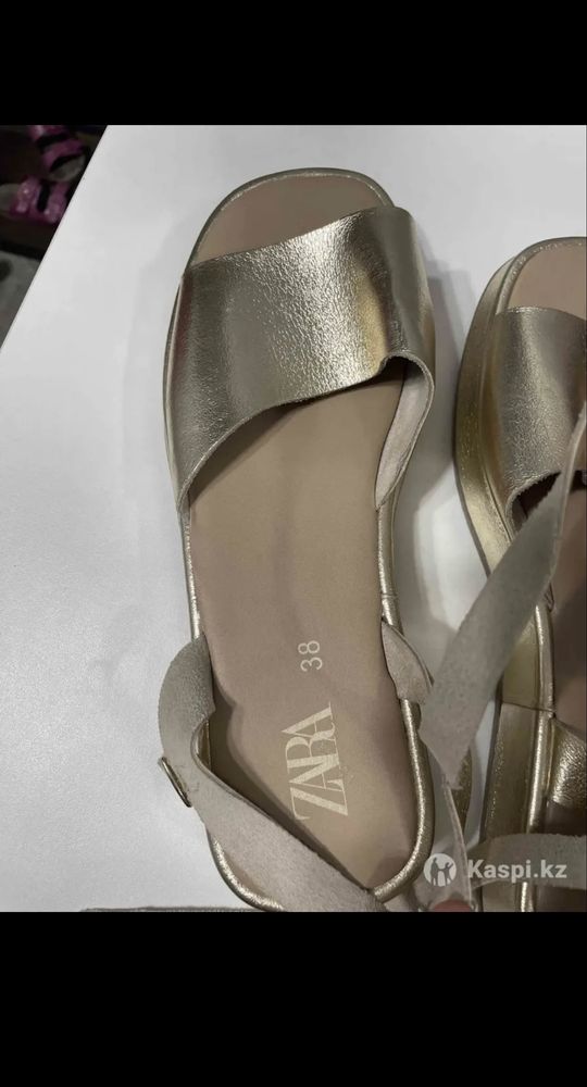 Сандалики босоножки на танкетке от zara