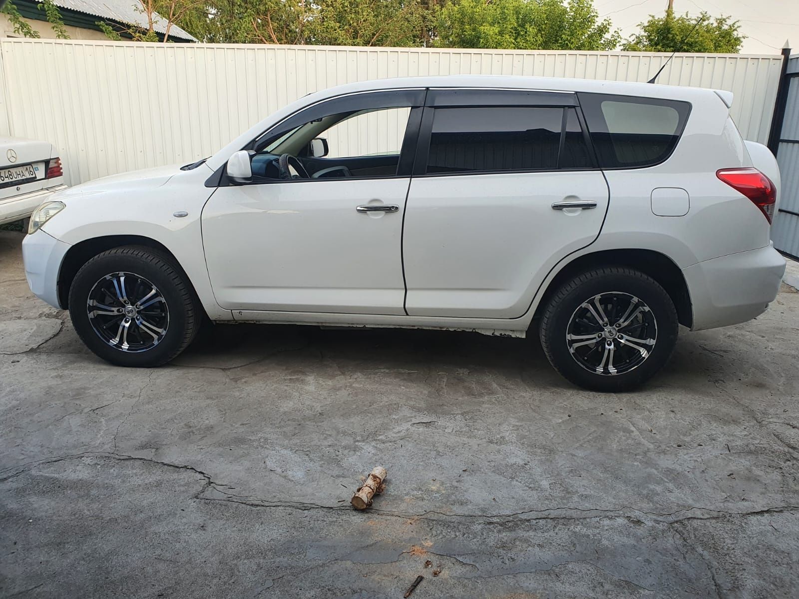Rav 4 2008 года.
