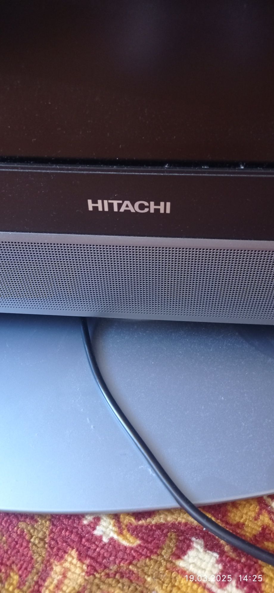 Продам телевизор HITACHI  37LD9800TA, пр-во Япония, поворотный экран.