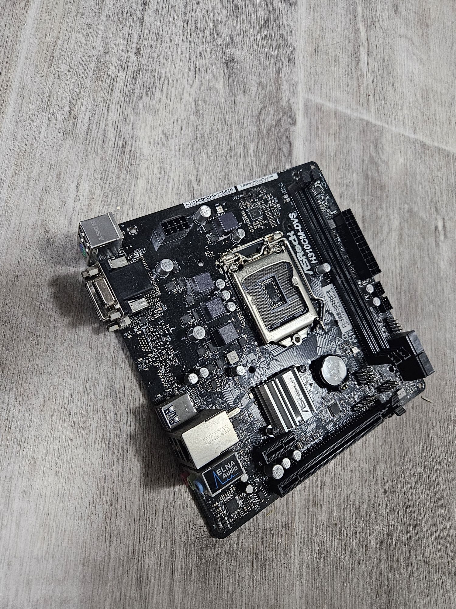 I7-8700 + 16 GB DDR4