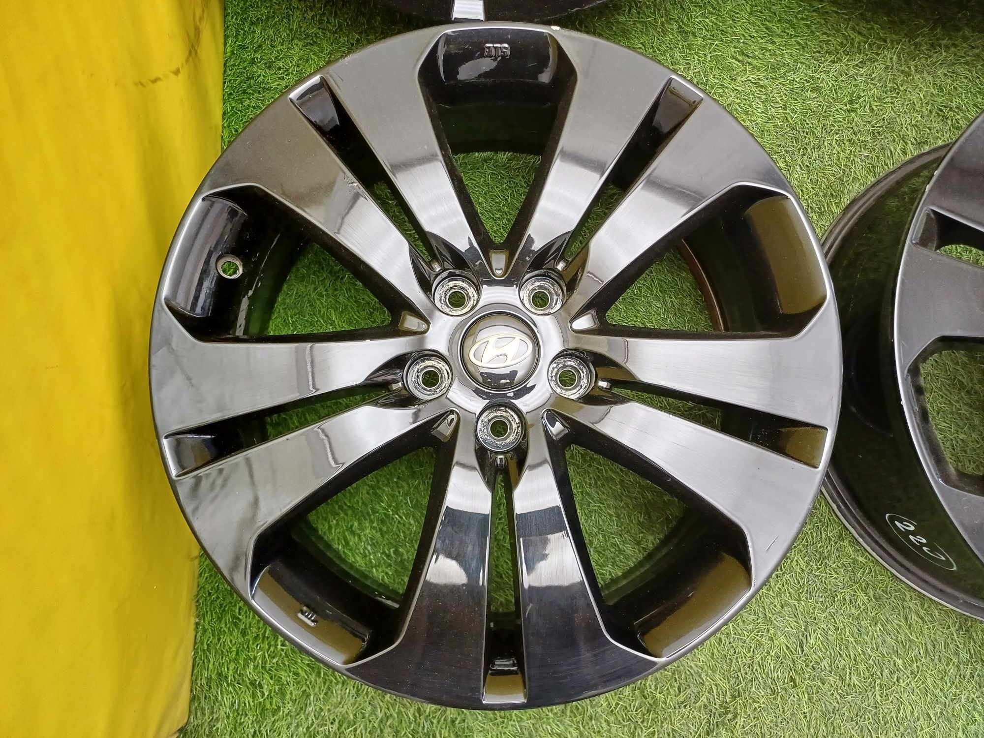 Диски R18 5×114.3 на Hyundai и другие.