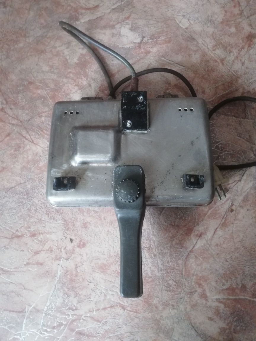 Продам Вафельницу СССР