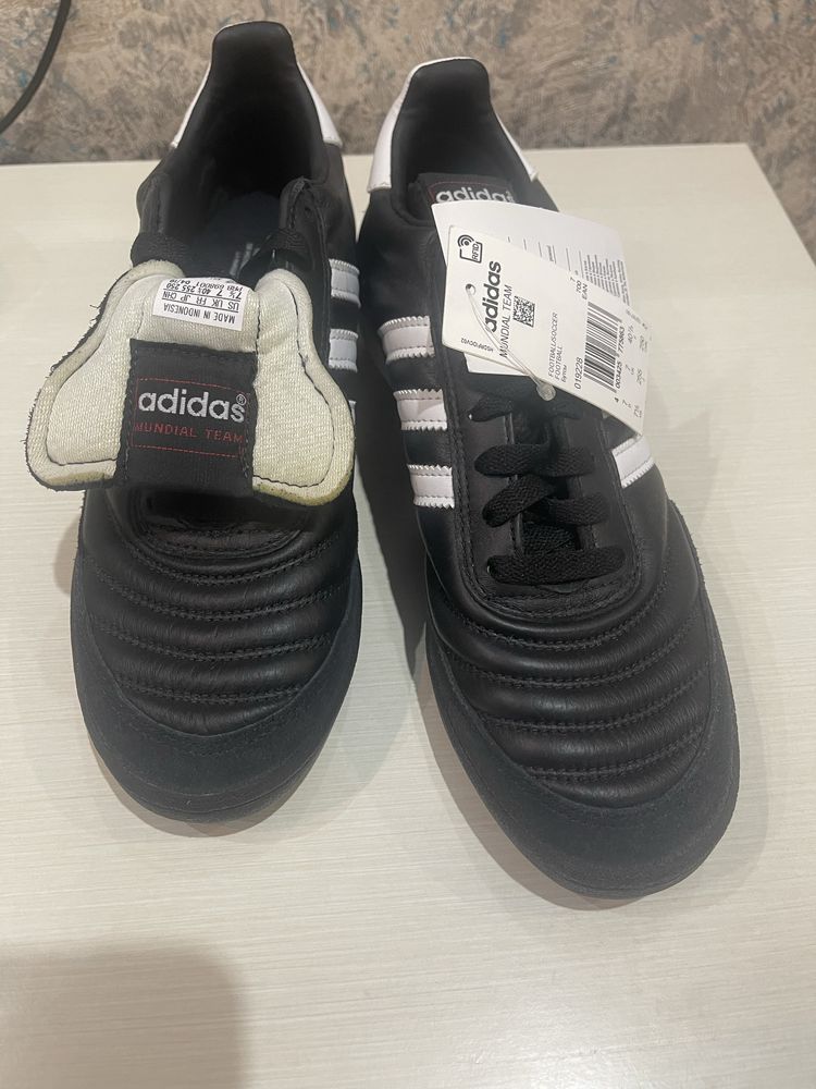 Футбольные сороконожки Adidas Mundial