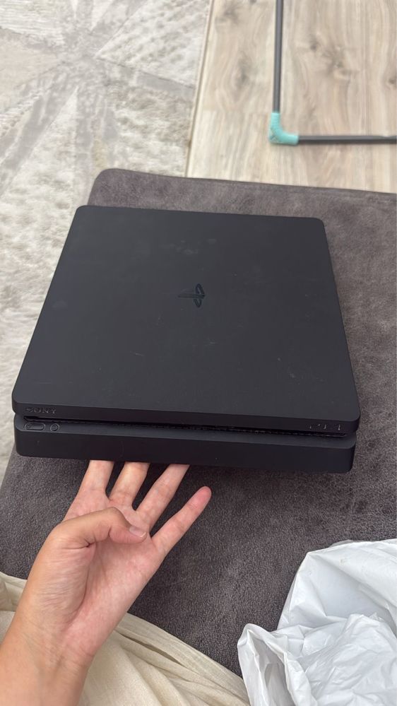 Playstation ps4 slim 1tb