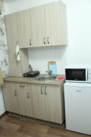 2х комнатная. Посуточно. На площади.  ДК, управление.  Есть водонагрев