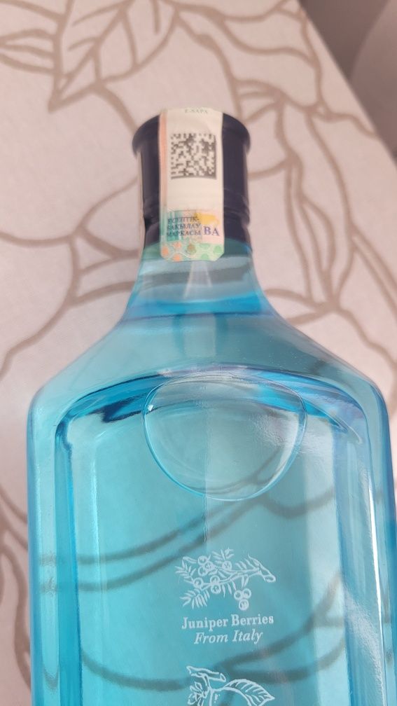 Продаю Джин Бомбай Сапфир 1л