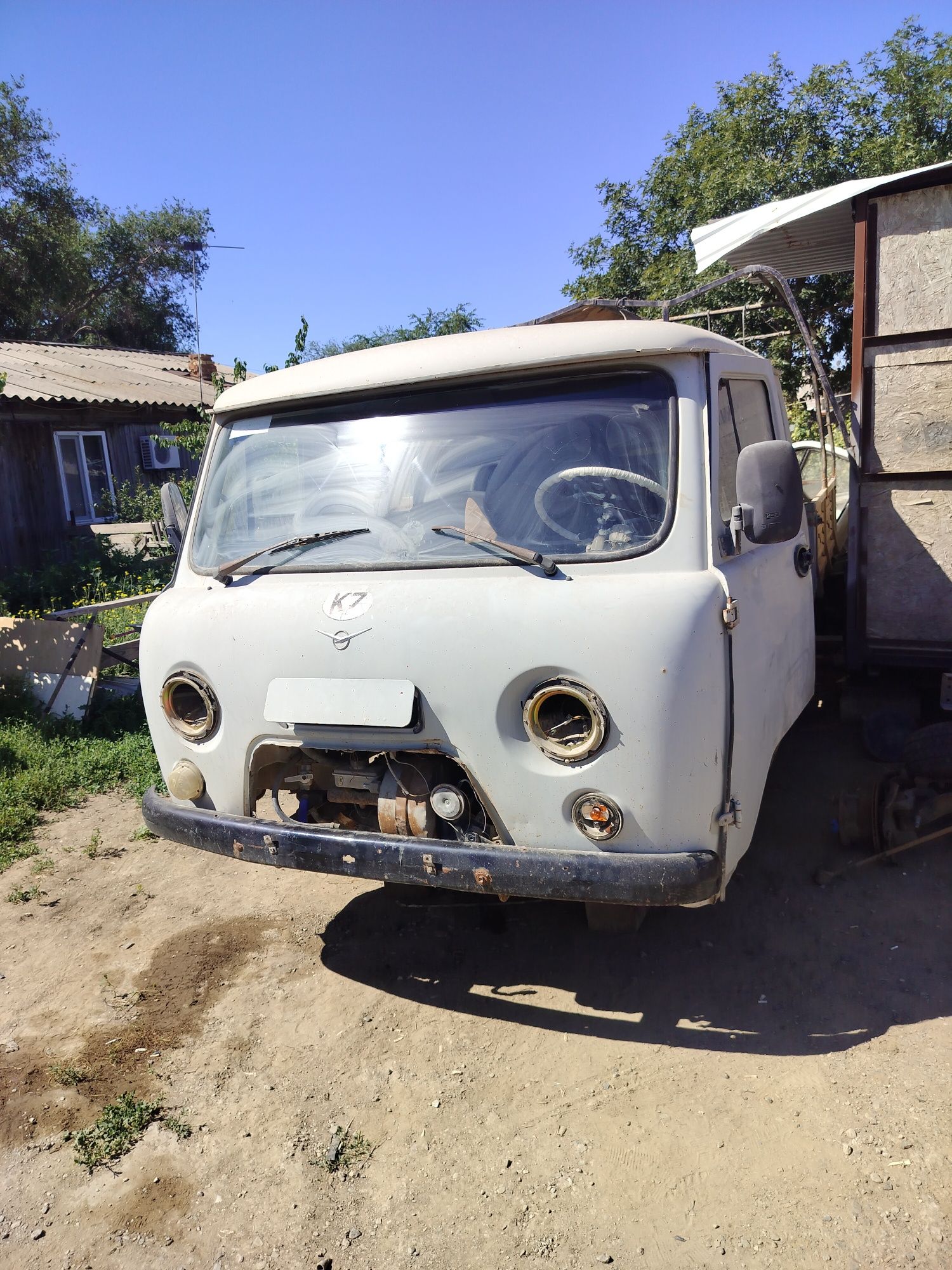Продам УАЗ по запчастям
