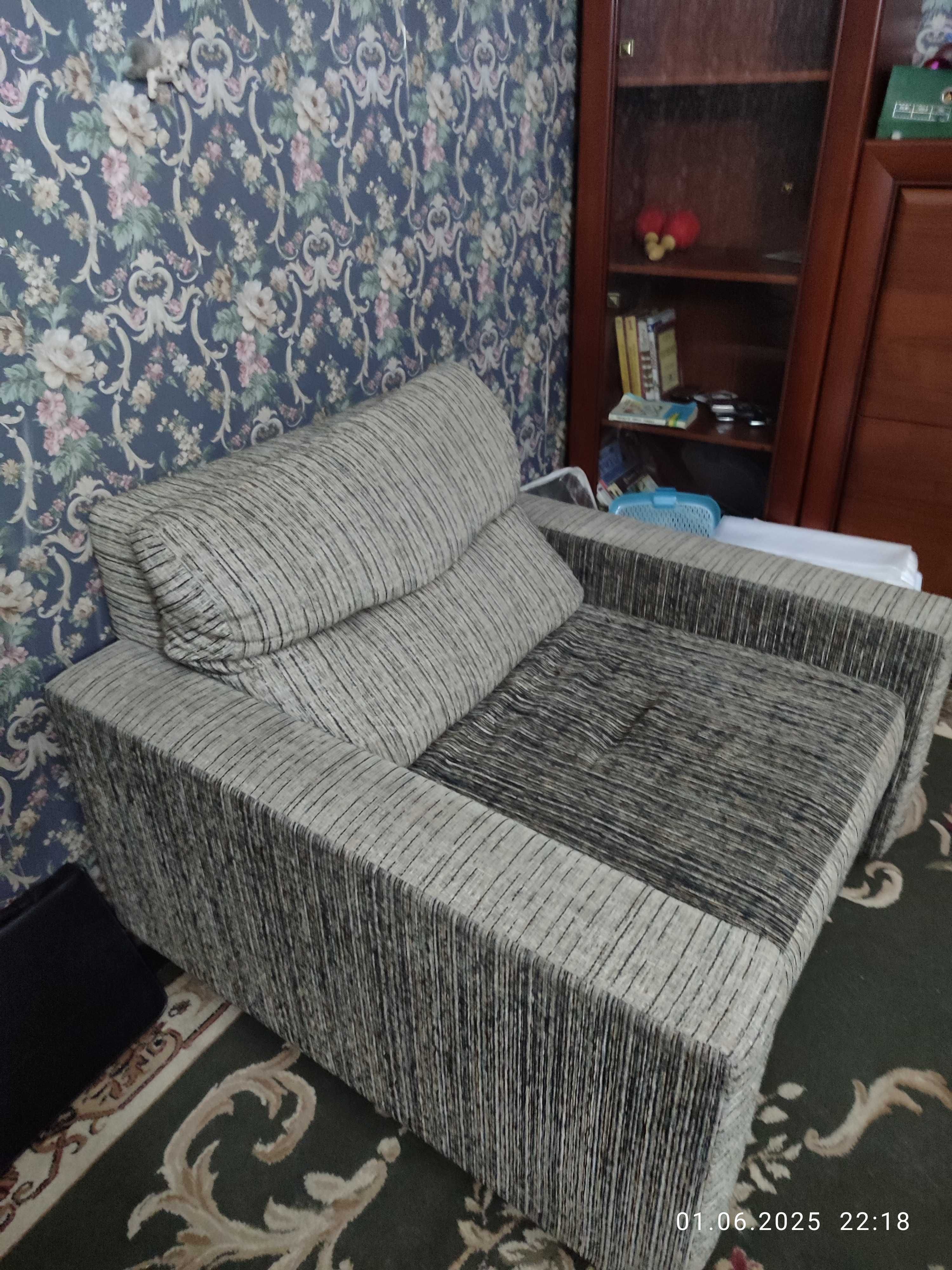 продам диван раскладной и кресло