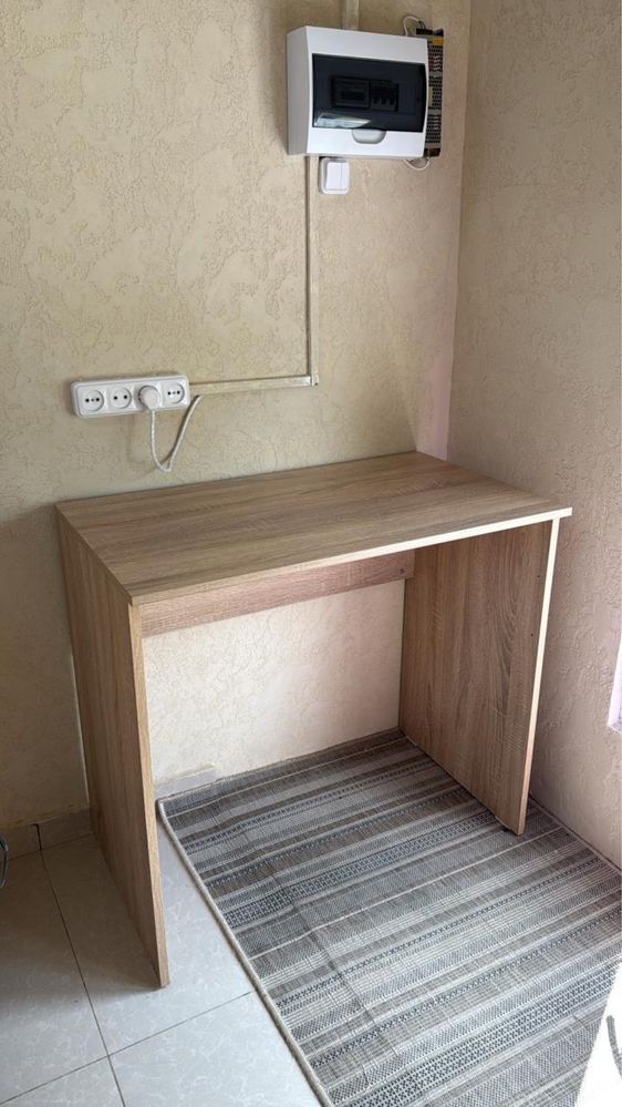 Письменный стол.