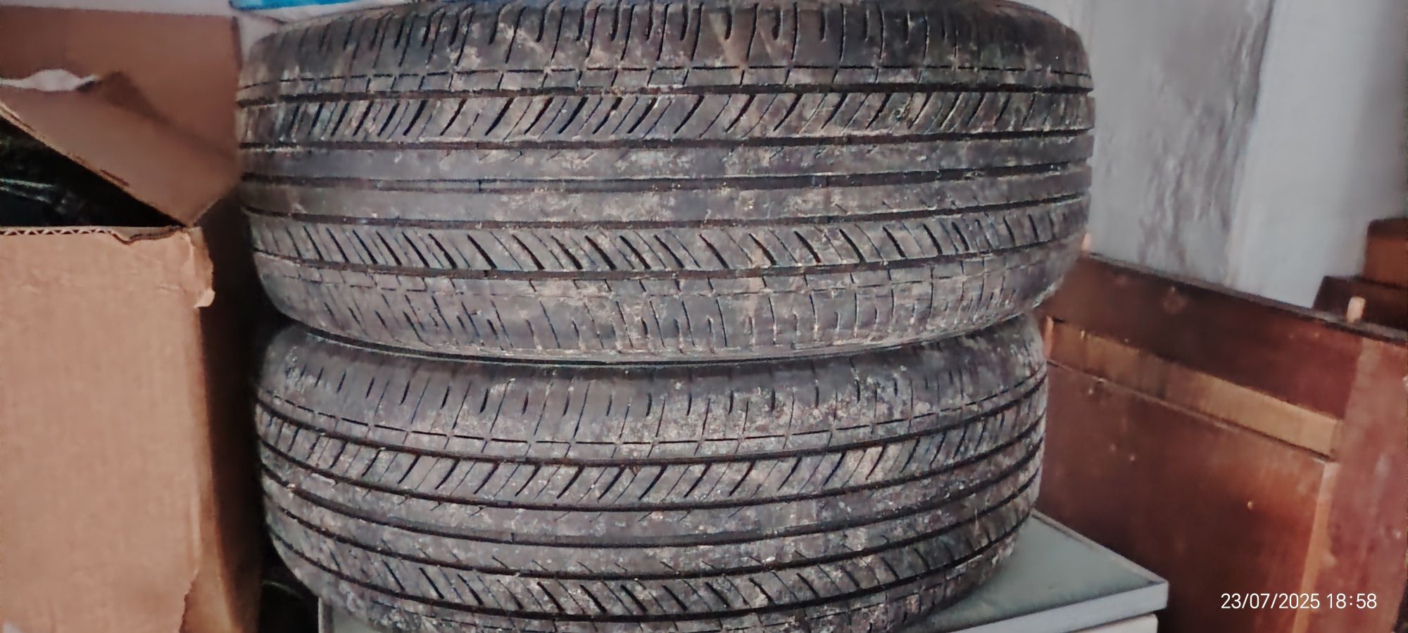 Продам 2 летних покрышки