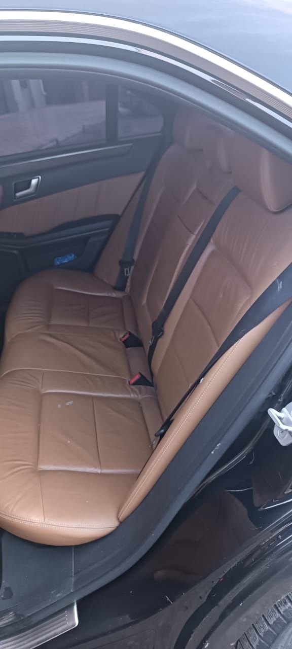 Mercedes Benz- e200