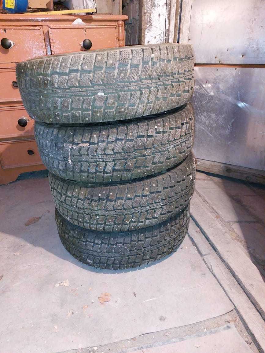 К-т новых шипованных шинViatti 215/65/R15C усиленные с железных дисках