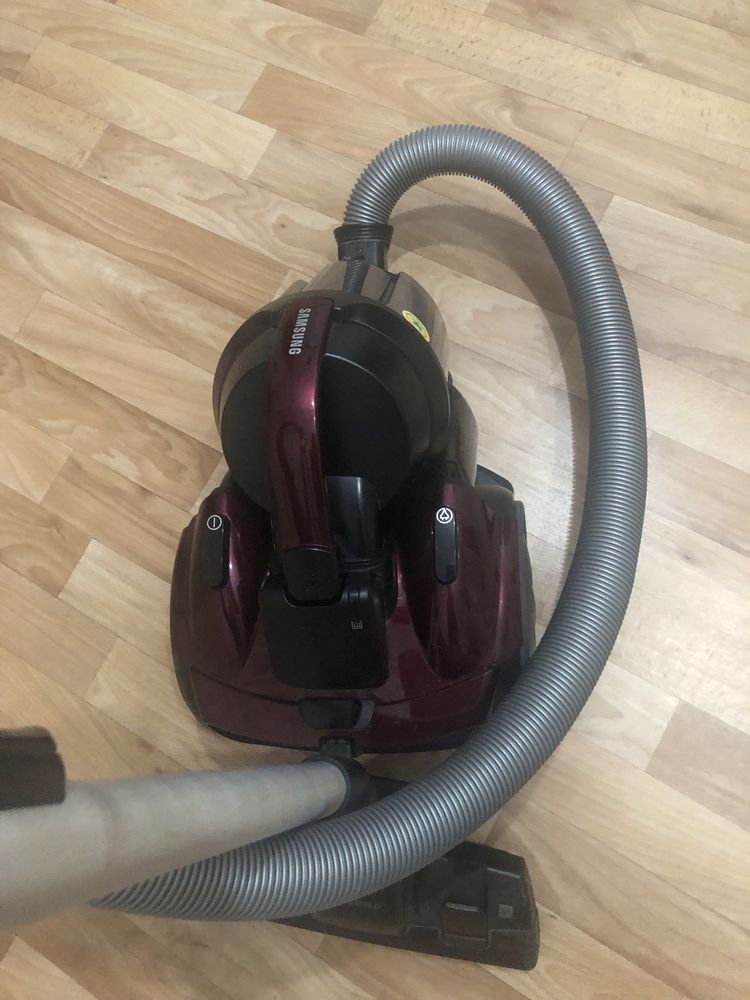 Продам пылесос Samsung V-C21K5150HP
