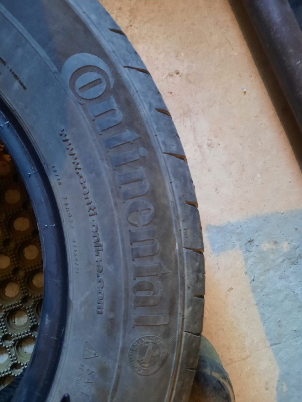 Продаются летние шины Continental R15