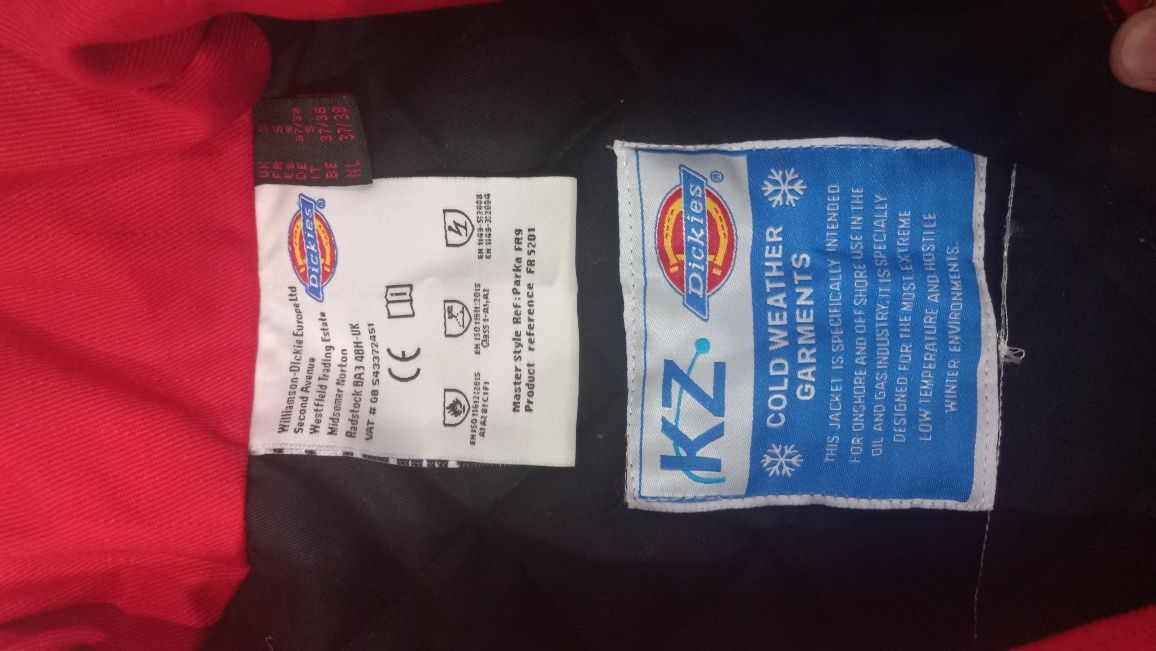 Продам демисезонную спец.куртку Dickies