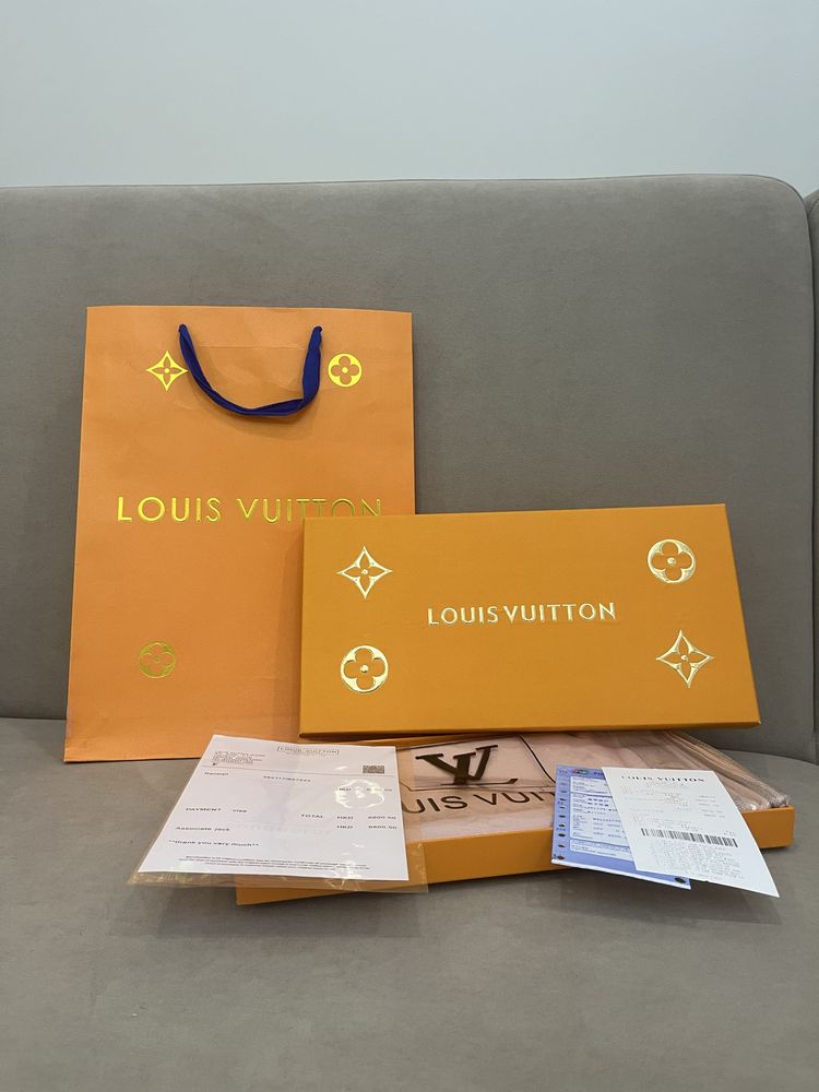 Продам новый шарф Louis Vuitton с оригинальной упаковкой и чеками