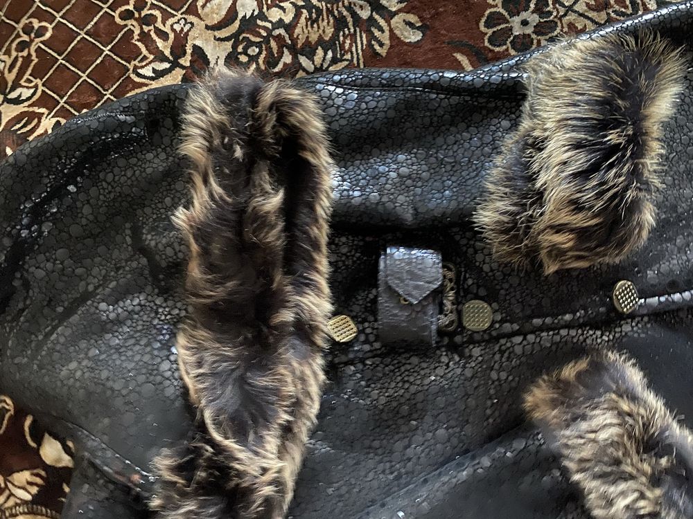Продам детскую дубленку