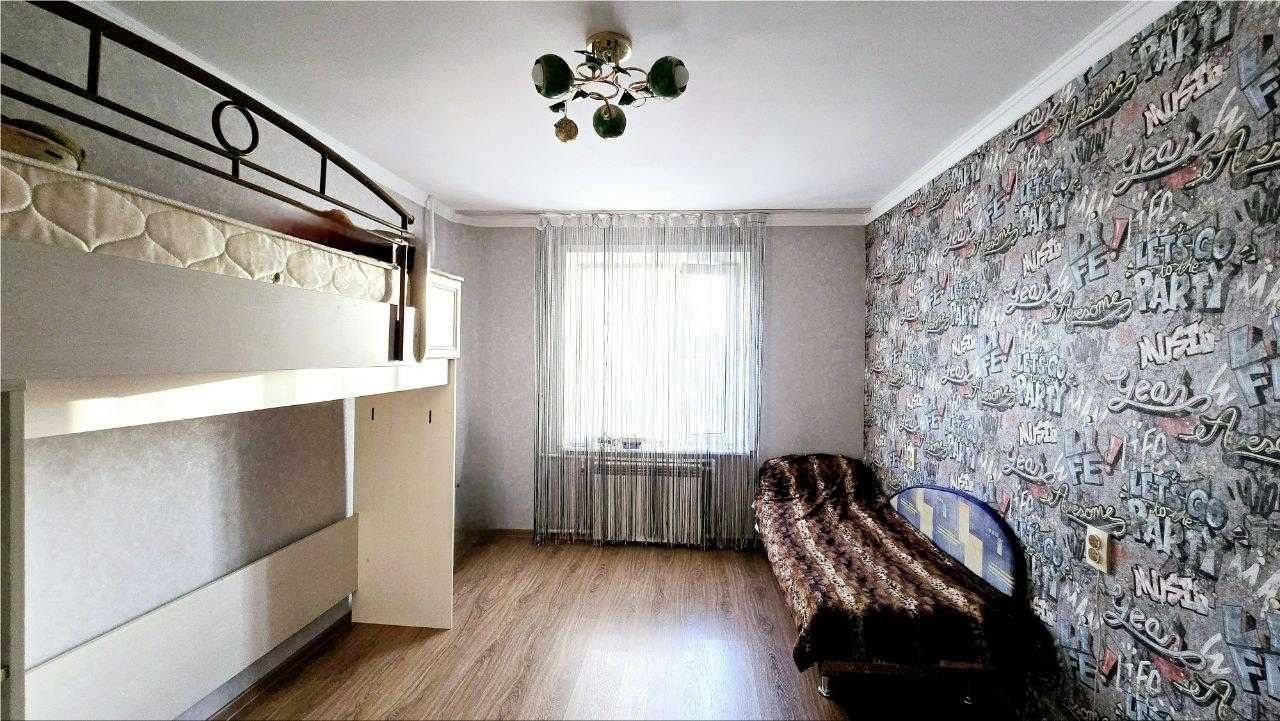 Продам 4х квартиру на 8 мкр,1 кольцо