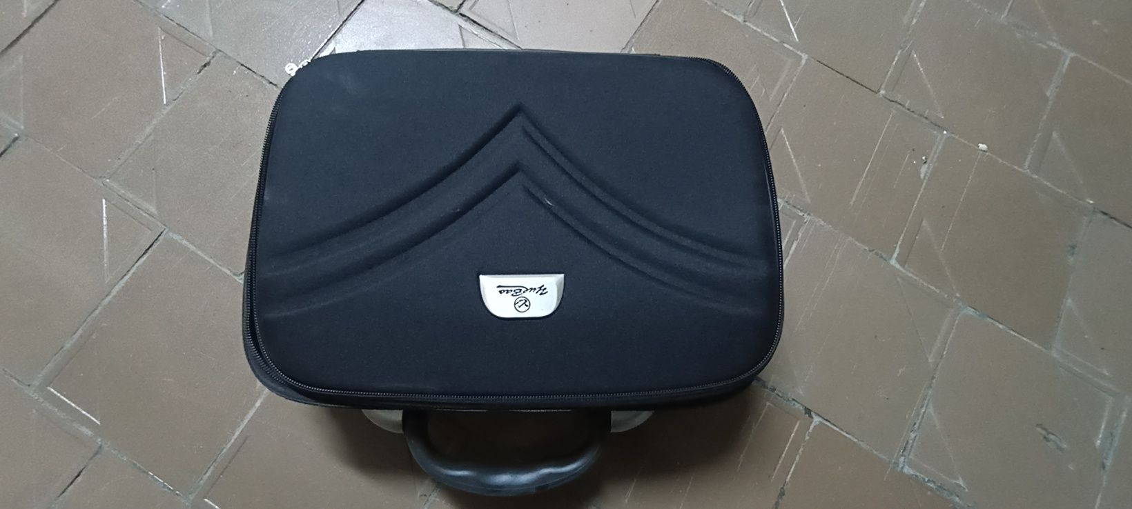 Продам кейсы маленькие и большие