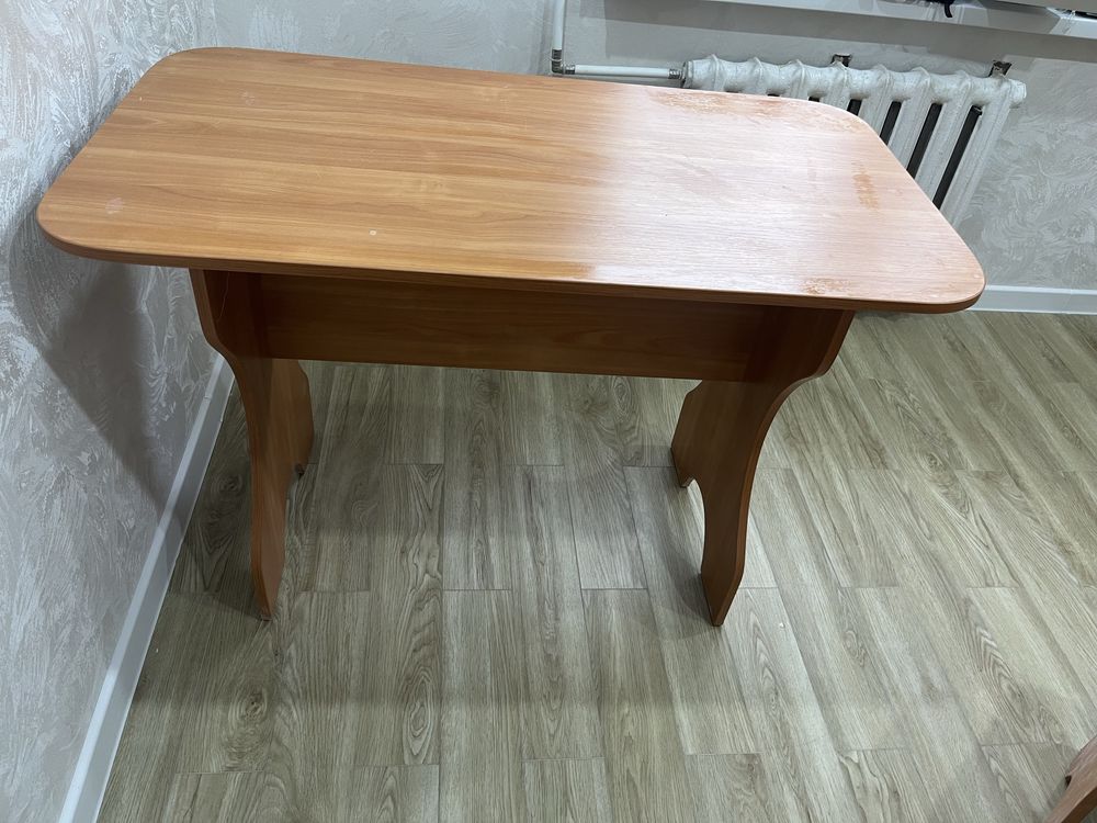 Продам кухонный стол