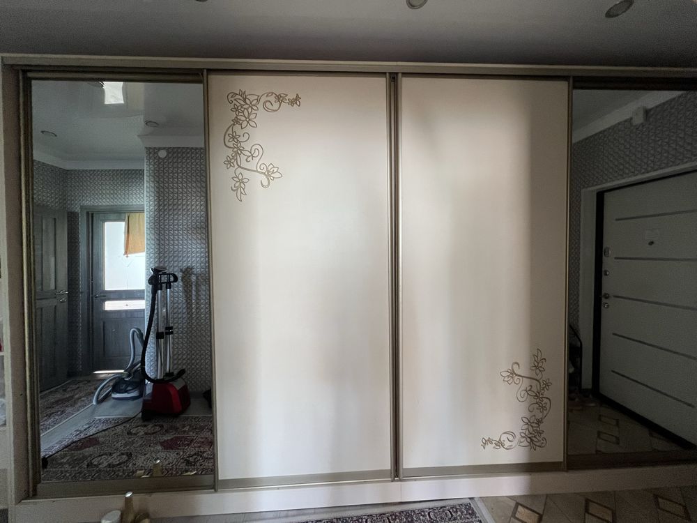 Продается Шкаф купе для прихожки