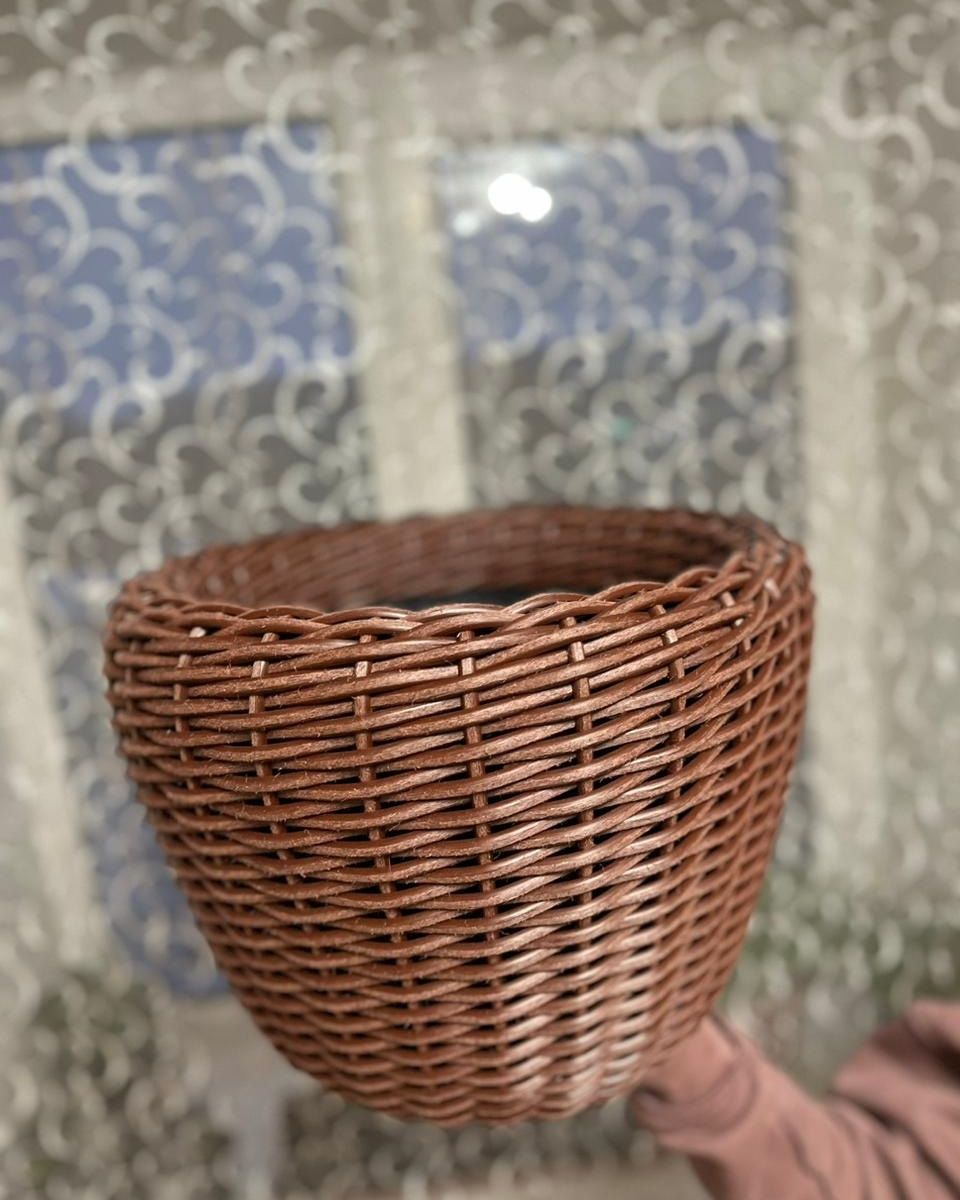 Кашпо из искусственного ротанга