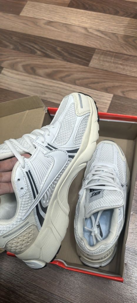 Кроссовки Nike размер 40