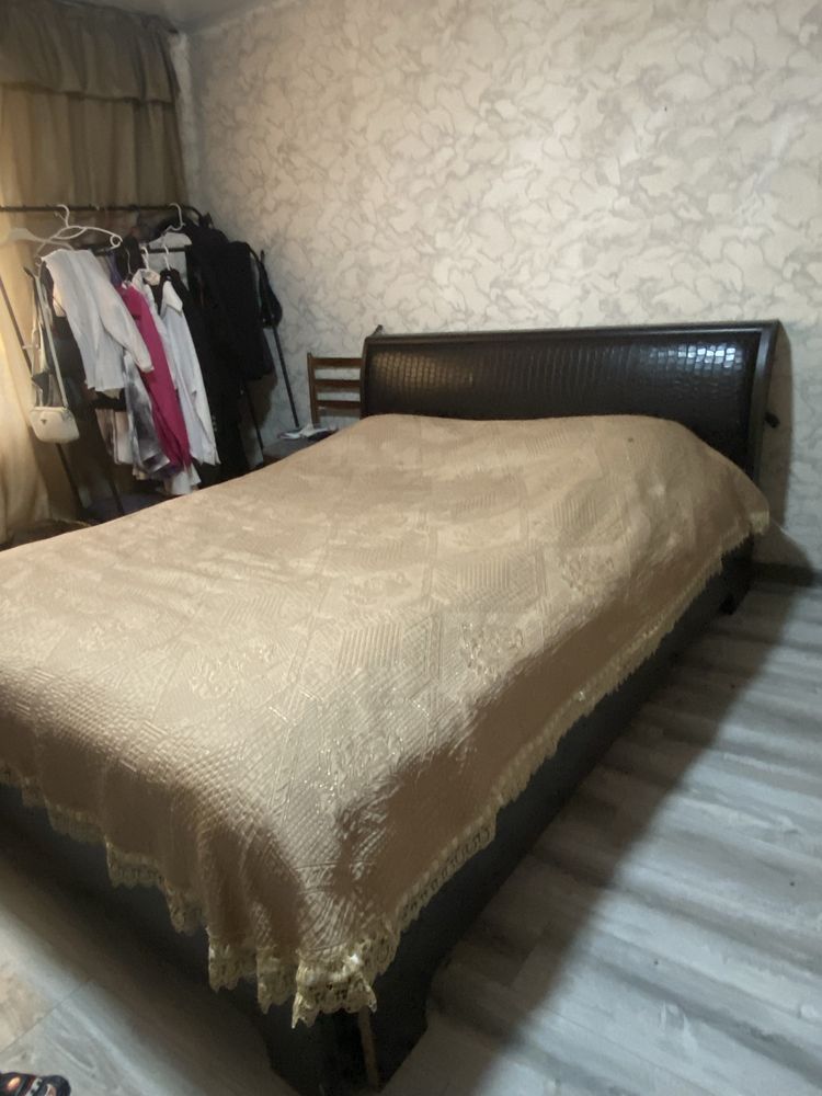Спальный кровать