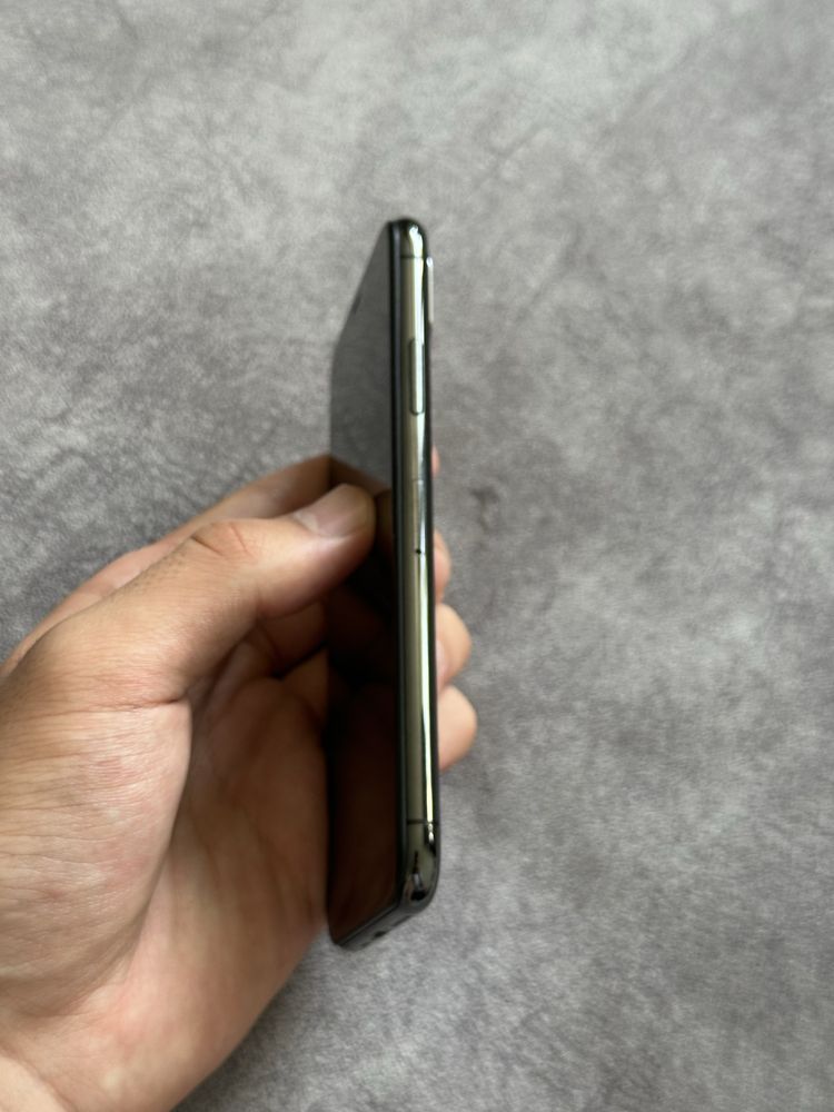 iPhone XS 64гб в отличном состоянии